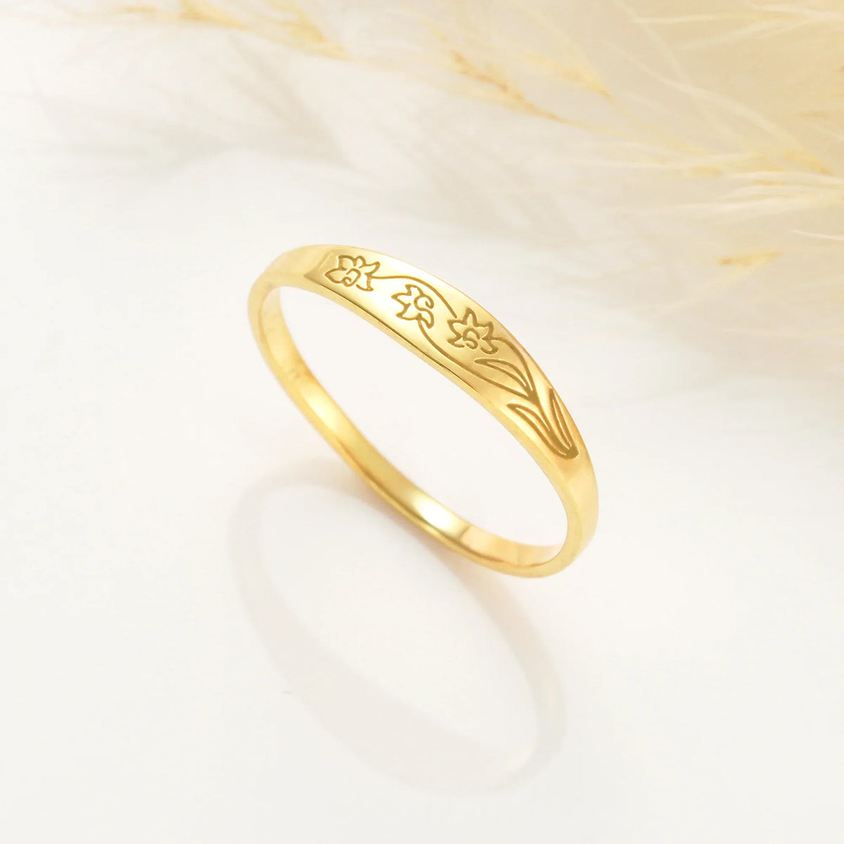Engraved Birthflower Ring - Lyphiyes