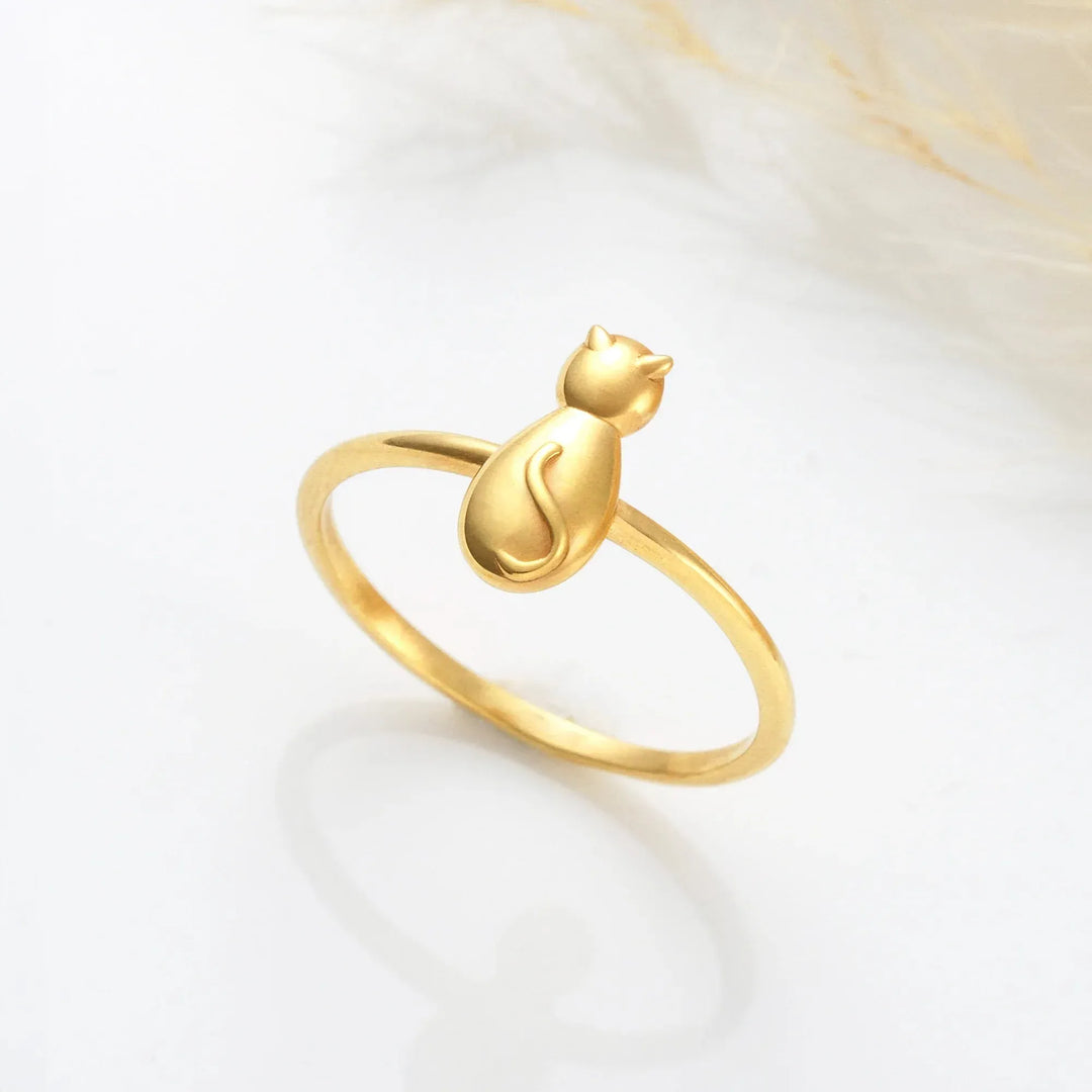 14k Gold filled cat-shaped ring on a white background