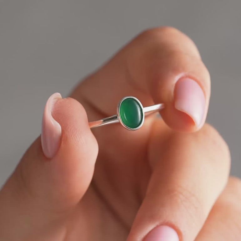 Produt video of Natural Oval Emerald Stone Ring