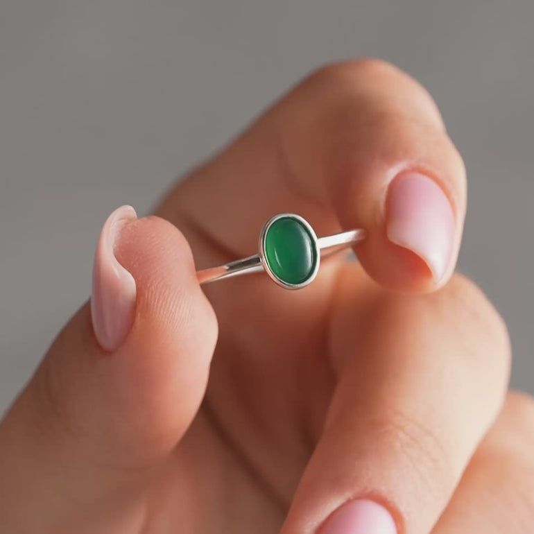 Lyphiyes Emerald Ring Close-up – Oval Green Gemstone in Sterling Silver Setting