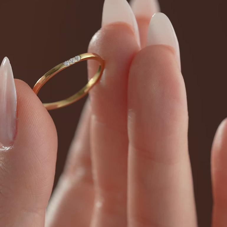 Tiny Diamonds Ring - video