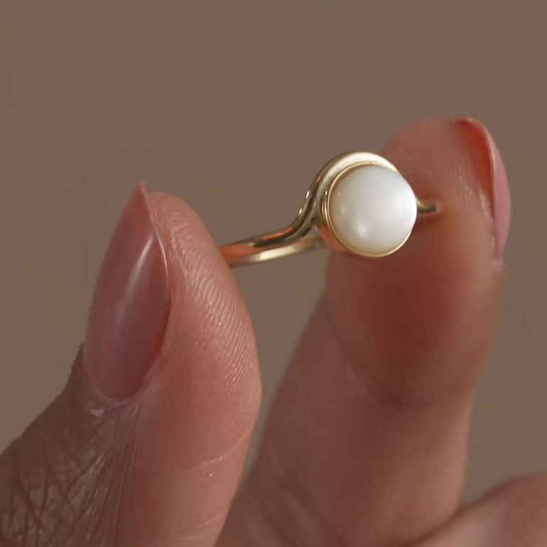 Natural Round Moon Stone Ring - video