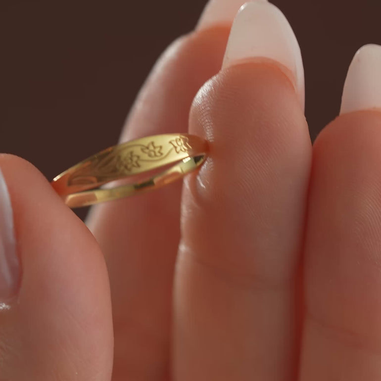 Engraved Birthflower Ring - video